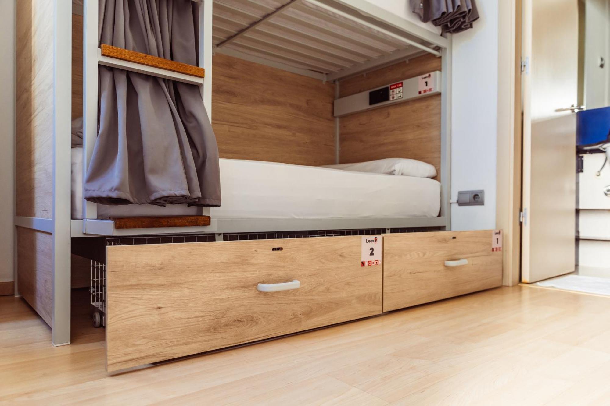 Litera en habitación compartida masculina